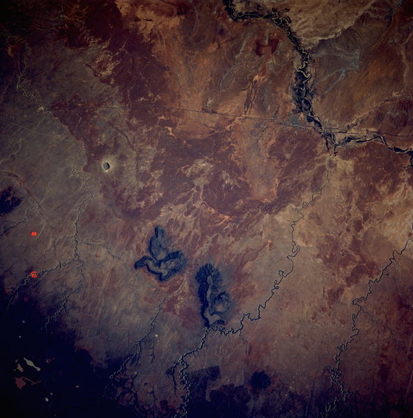  STS040-614-058_meteor_crater.jpg 